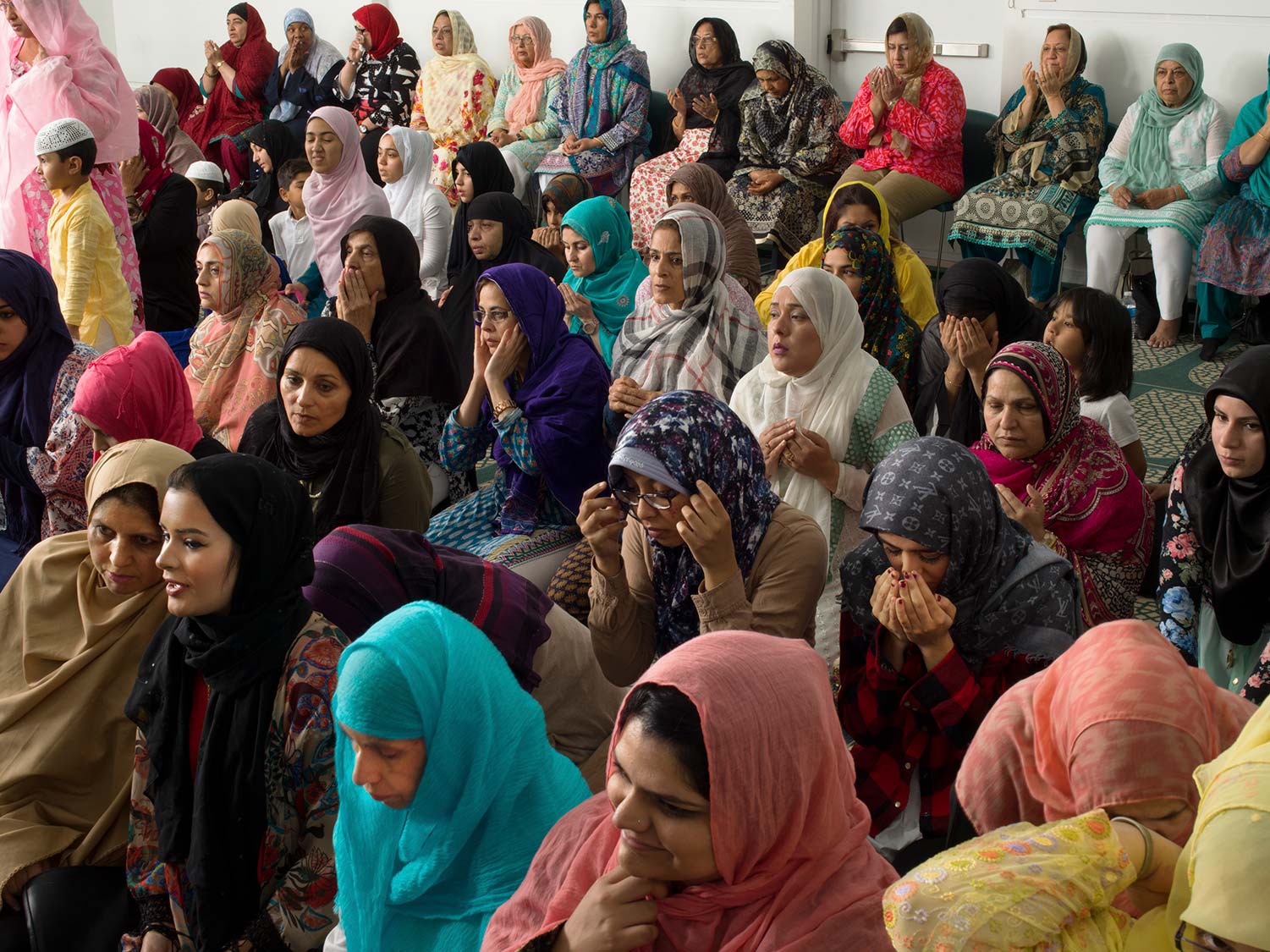 MUSLIM-WOMEN-PRAYING-copy_web